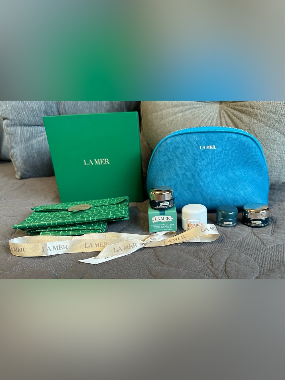 La Mer Deluxe Skincare Bundle - 2x Eye Cream, Moisturizer, Night Cream & Pouch